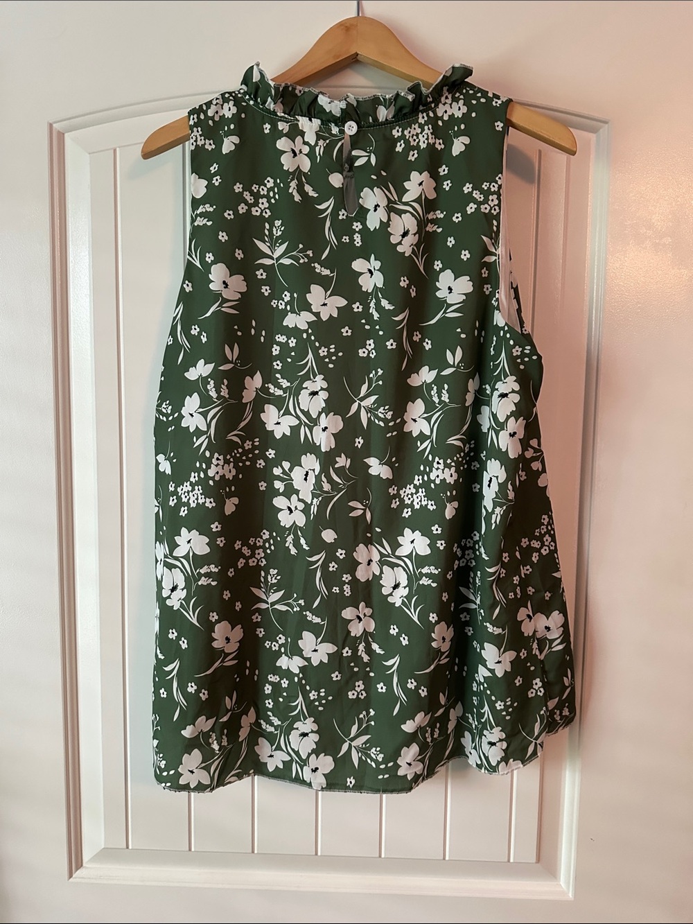 Green Floral Sleeveless Ruffle Neck Blouse - Picture 2 of 2
